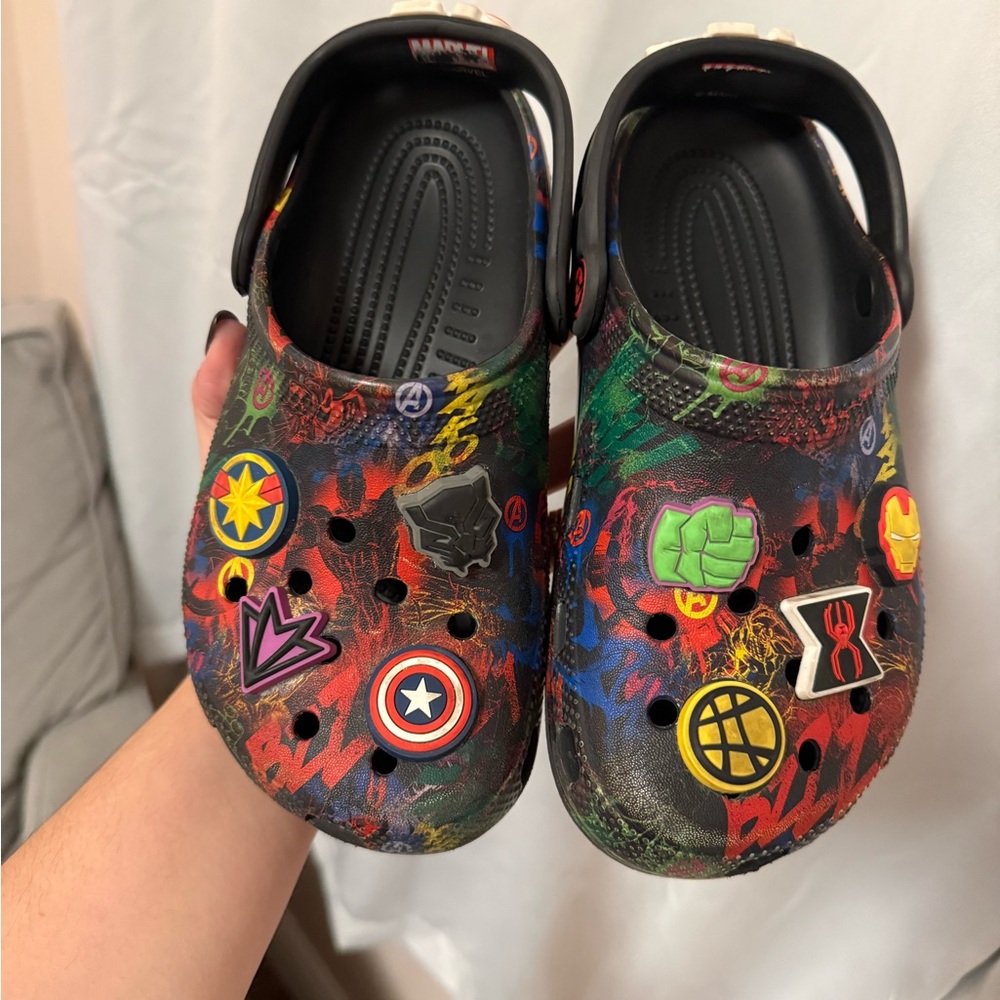 Crocs Kids' Classic Marvel Avengers in black